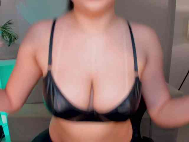 MayaMoretti webcam