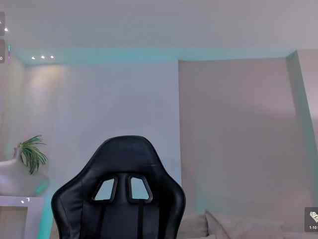 MayaMoretti webcam