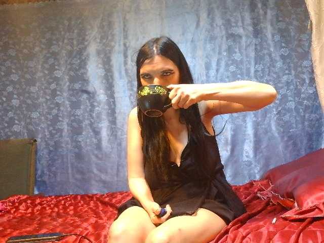 le modèle Evalipsievam est en webcam porno dans un show sur le site bongacams, il possède les tags suivants: White/Caucasian,Brunette,Shaved
