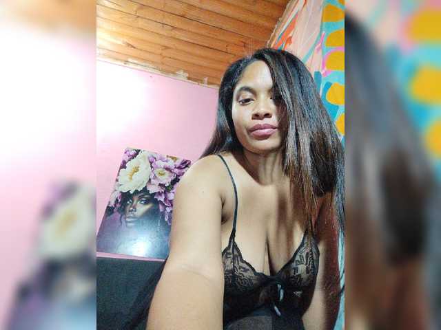 Brendah23 live cam on BongaCams