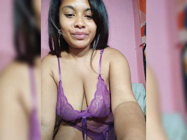 Brendah23 live cam on BongaCams