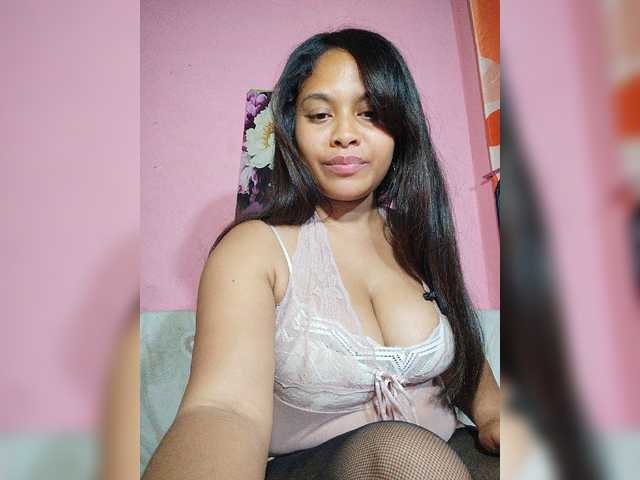 Brendah23 live cam on BongaCams