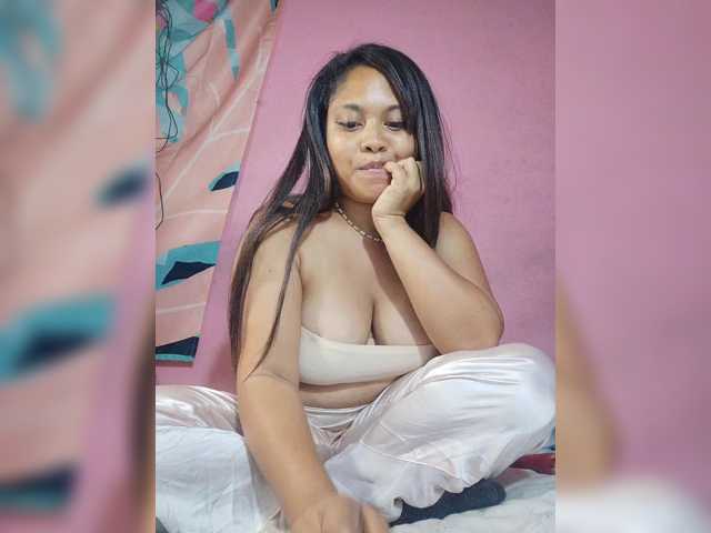 Brendah23 live cam preview