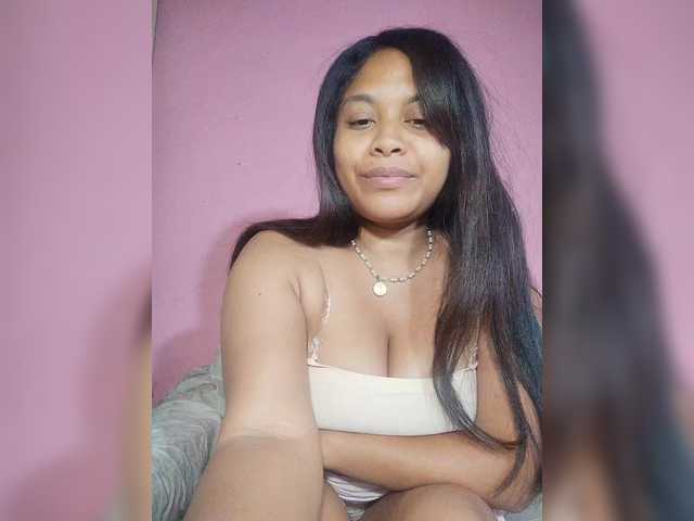 Brendah23 live cam preview