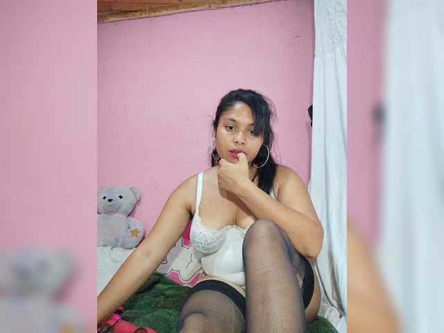 Brendah23 live cam on BongaCams