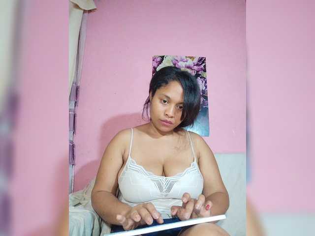Brendah23 live cam preview