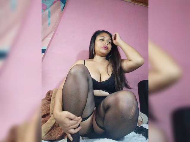 Brendah23 live cam on BongaCams