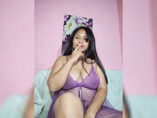 Brendah23 live cam on BongaCams
