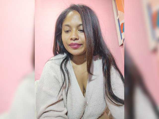 Brendah23 live cam on BongaCams