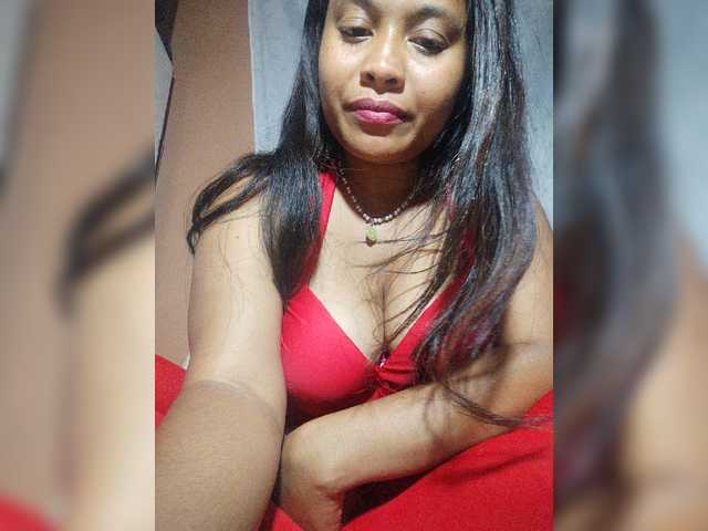 Brendah23 live cam on BongaCams
