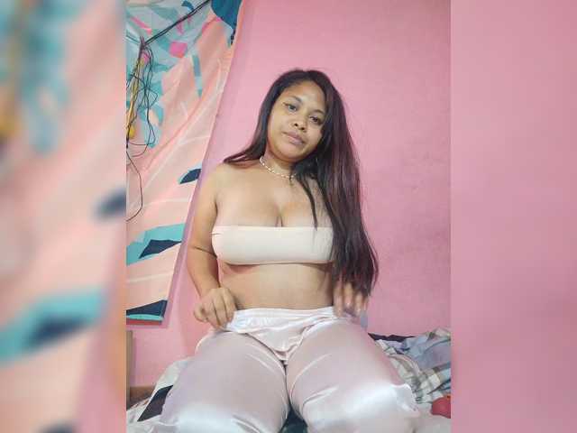Brendah23, BongaCams üzerinde canlı
