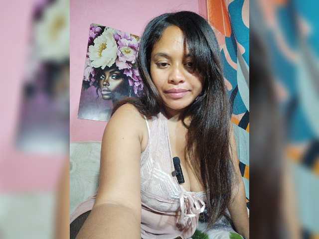 Brendah23 live cam on BongaCams
