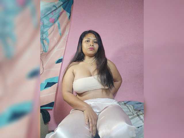 Brendah23 live cam on BongaCams