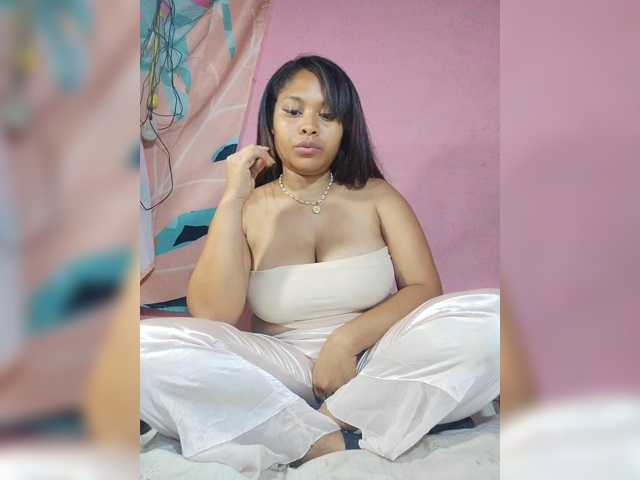 Brendah23 live cam preview