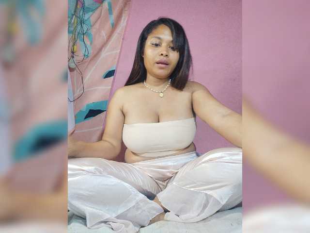 Brendah23 live cam preview
