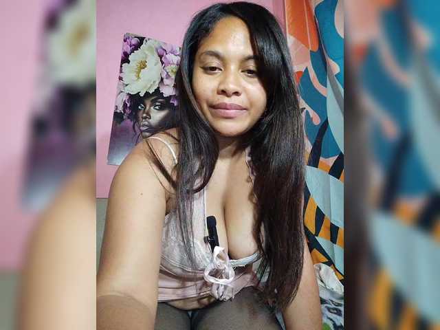 Brendah23 live cam on BongaCams