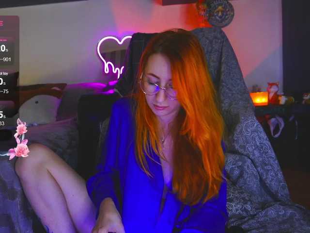 Daddyslittleslutfox — live female cam