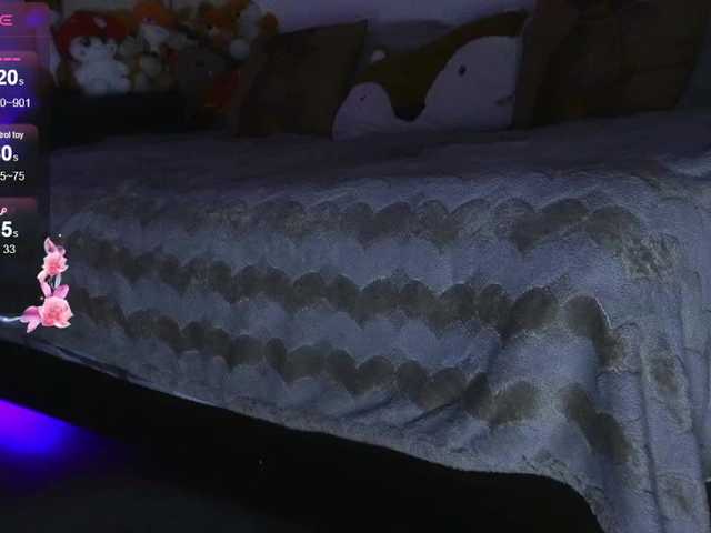 Daddyslittleslutfox live cam preview