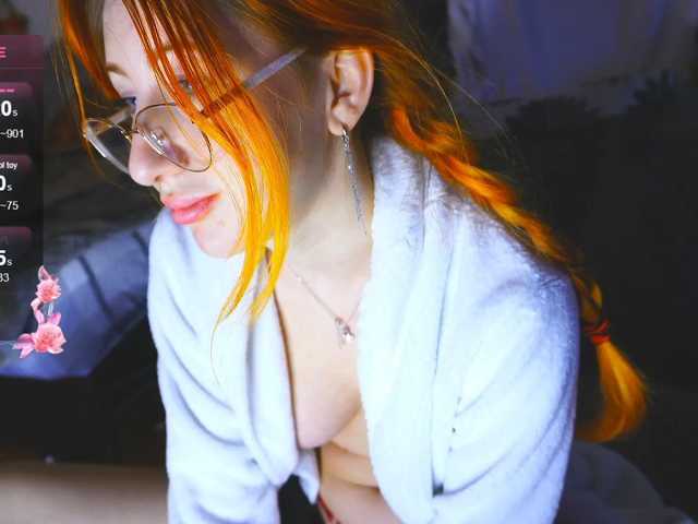 Daddyslittleslutfox live cam preview