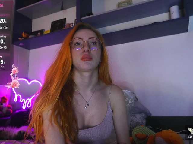 Daddyslittleslutfox live cam on BongaCams