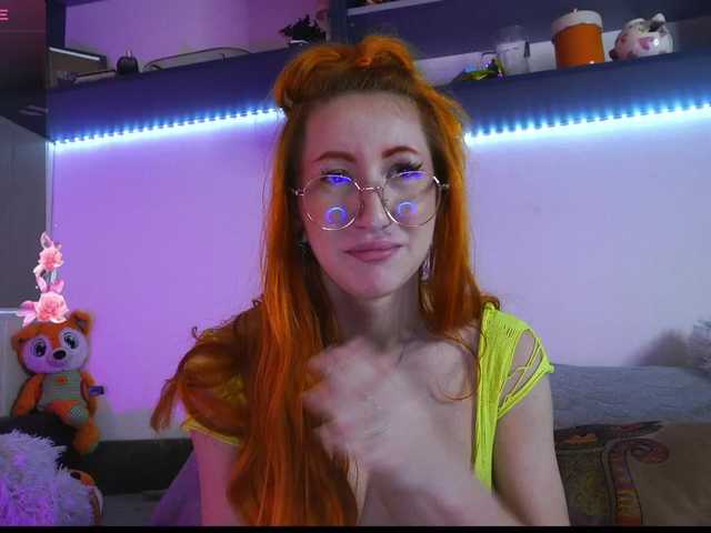 Daddyslittleslutfox live cam on UnifiedCams