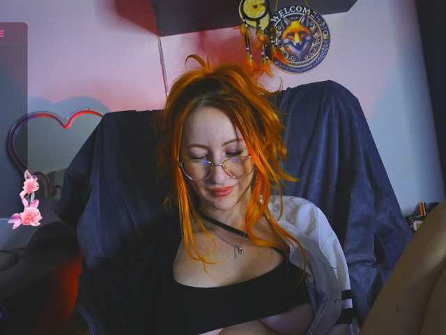 Daddyslittleslutfox, live now on BongaCams