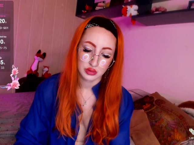 Daddyslittleslutfox live cam on UnifiedCams
