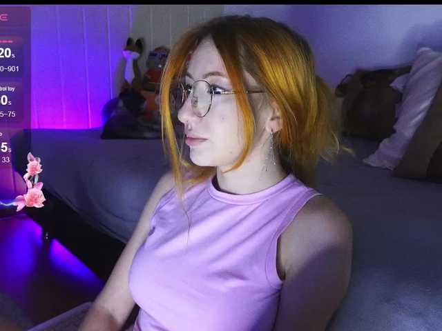 Daddyslittleslutfox live cam on BongaCams