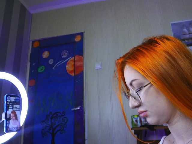 Daddyslittleslutfox's BongaCams show and profile