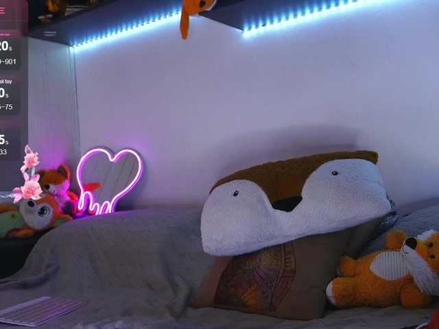 Daddyslittleslutfox live webcam show