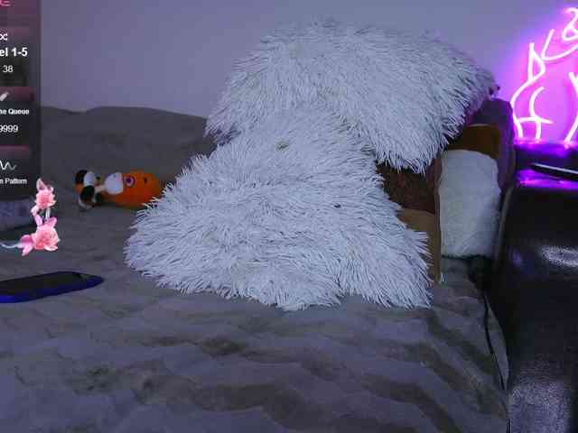 Daddyslittleslutfox webcam