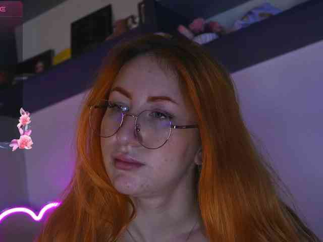 Daddyslittleslutfox webcam
