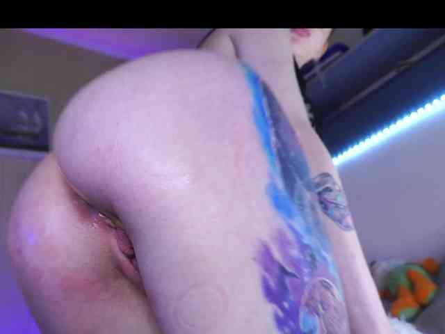 Daddyslittleslutfox webcam