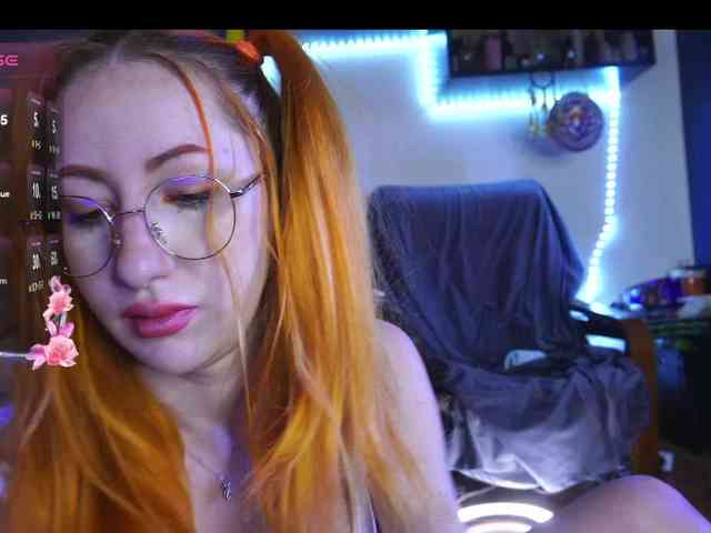 Daddyslittleslutfox webcam
