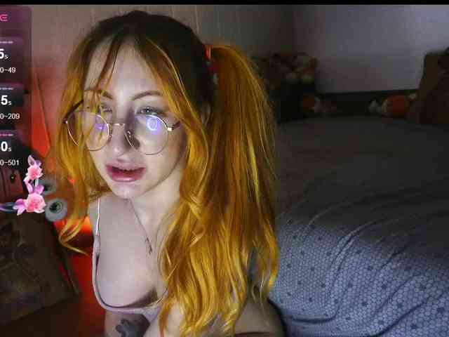 Daddyslittleslutfox webcam