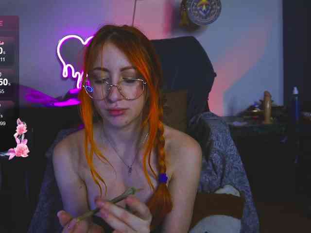 Daddyslittleslutfox webcam