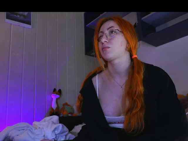Daddyslittleslutfox webcam