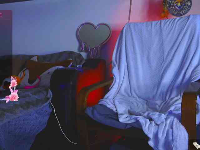 Daddyslittleslutfox webcam