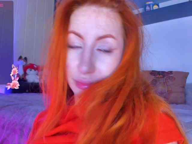Daddyslittleslutfox webcam