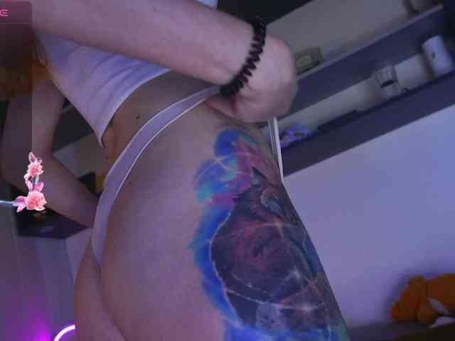 Daddyslittleslutfox webcam