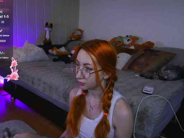 Daddyslittleslutfox webcam