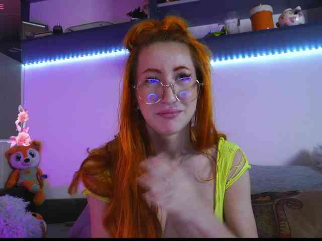 Daddyslittleslutfox webcam