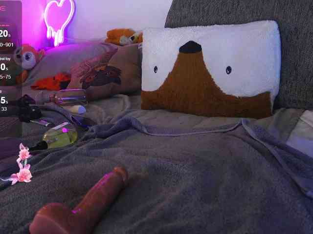 Daddyslittleslutfox webcam
