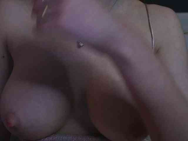 Daddyslittleslutfox webcam