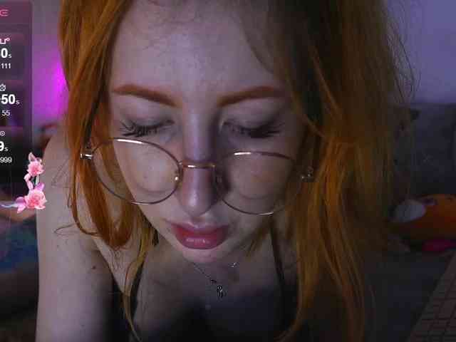 Daddyslittleslutfox webcam