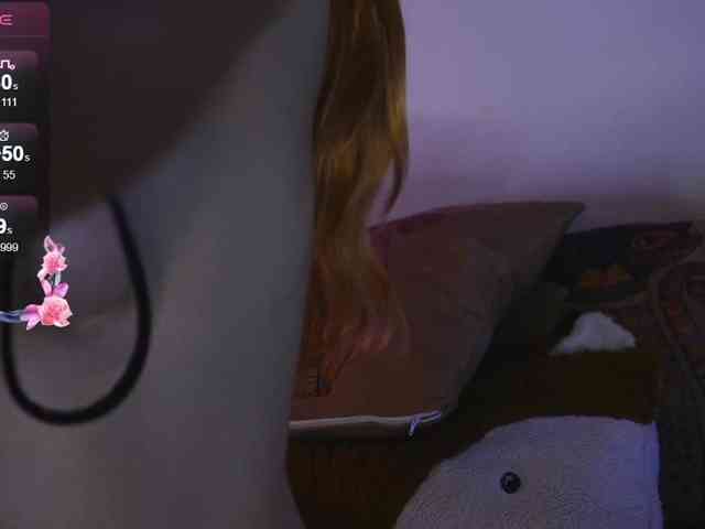 Daddyslittleslutfox webcam