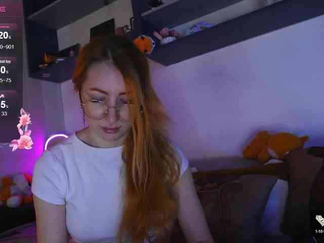 Daddyslittleslutfox webcam