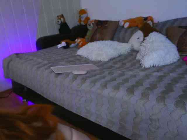 Daddyslittleslutfox webcam
