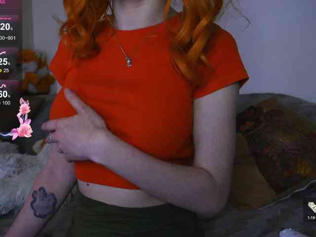 Daddyslittleslutfox webcam