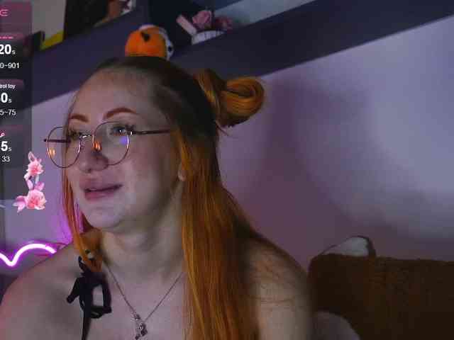 Daddyslittleslutfox webcam